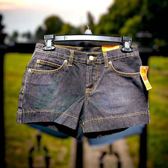 NWT 🌼🌸 Summer ready in this new pair of Jean Shorts by Bongo SZ 3 - Picture 1 of 5